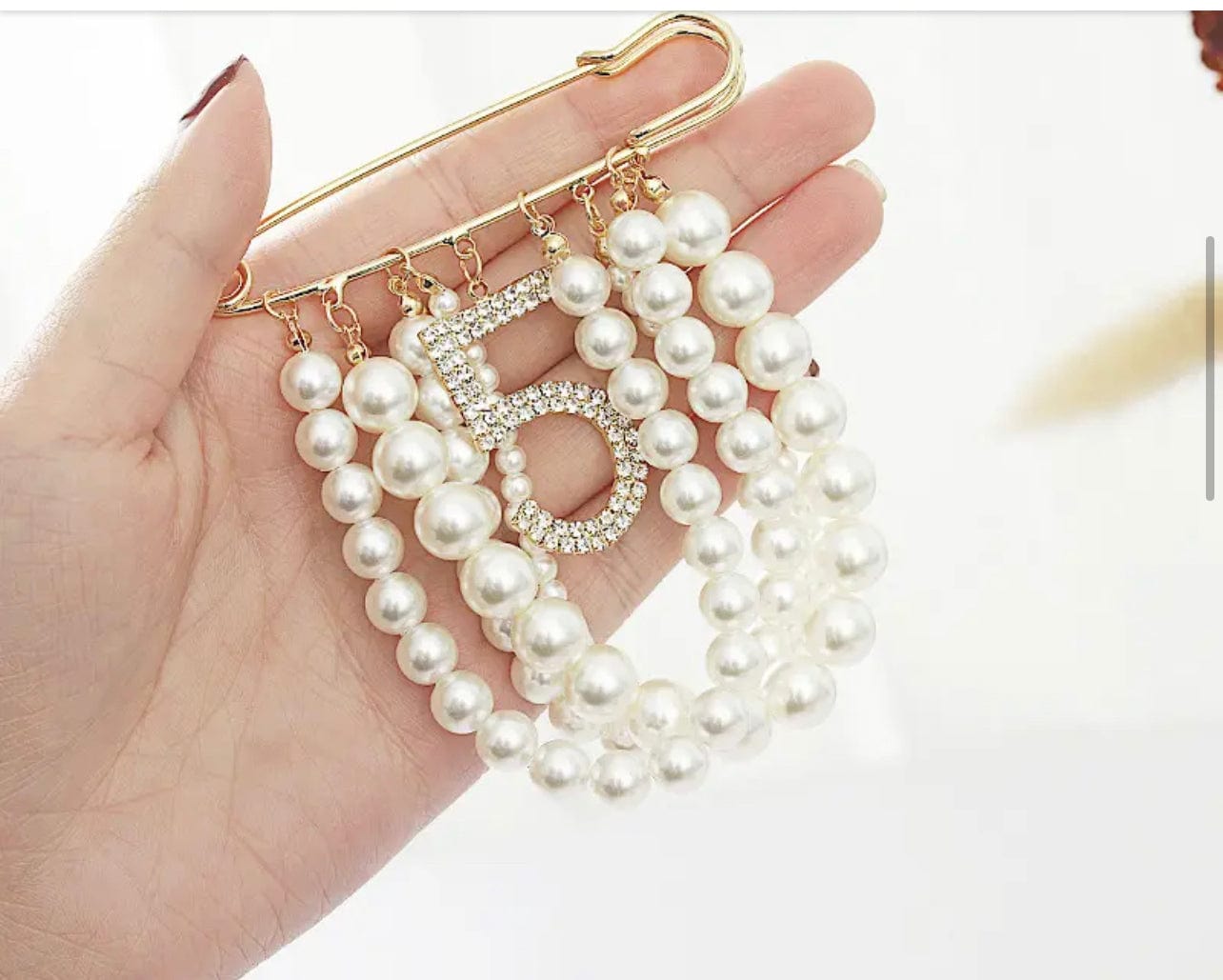 Lux Brooch-Pearls5-0