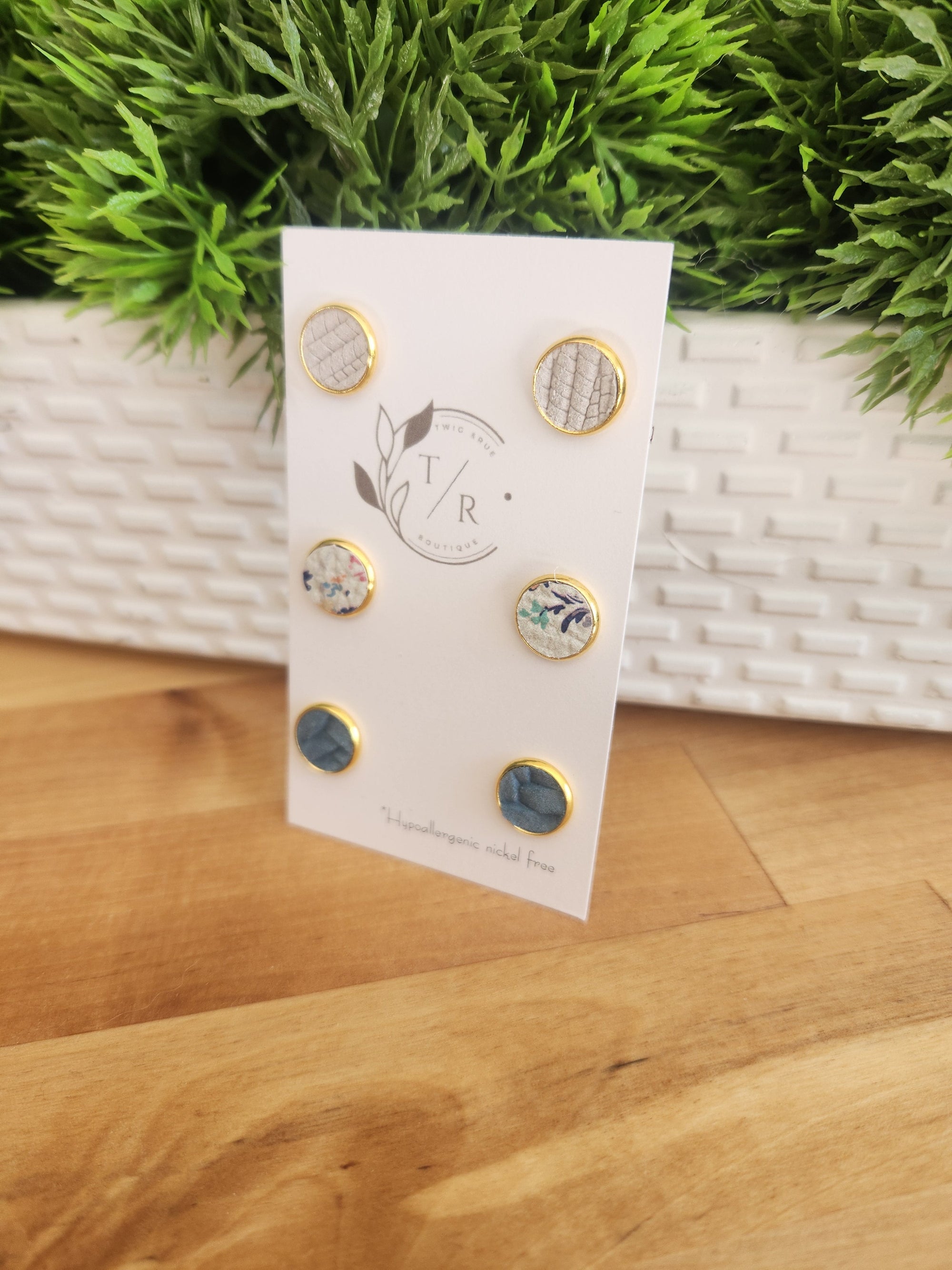 Triple Leather button sets