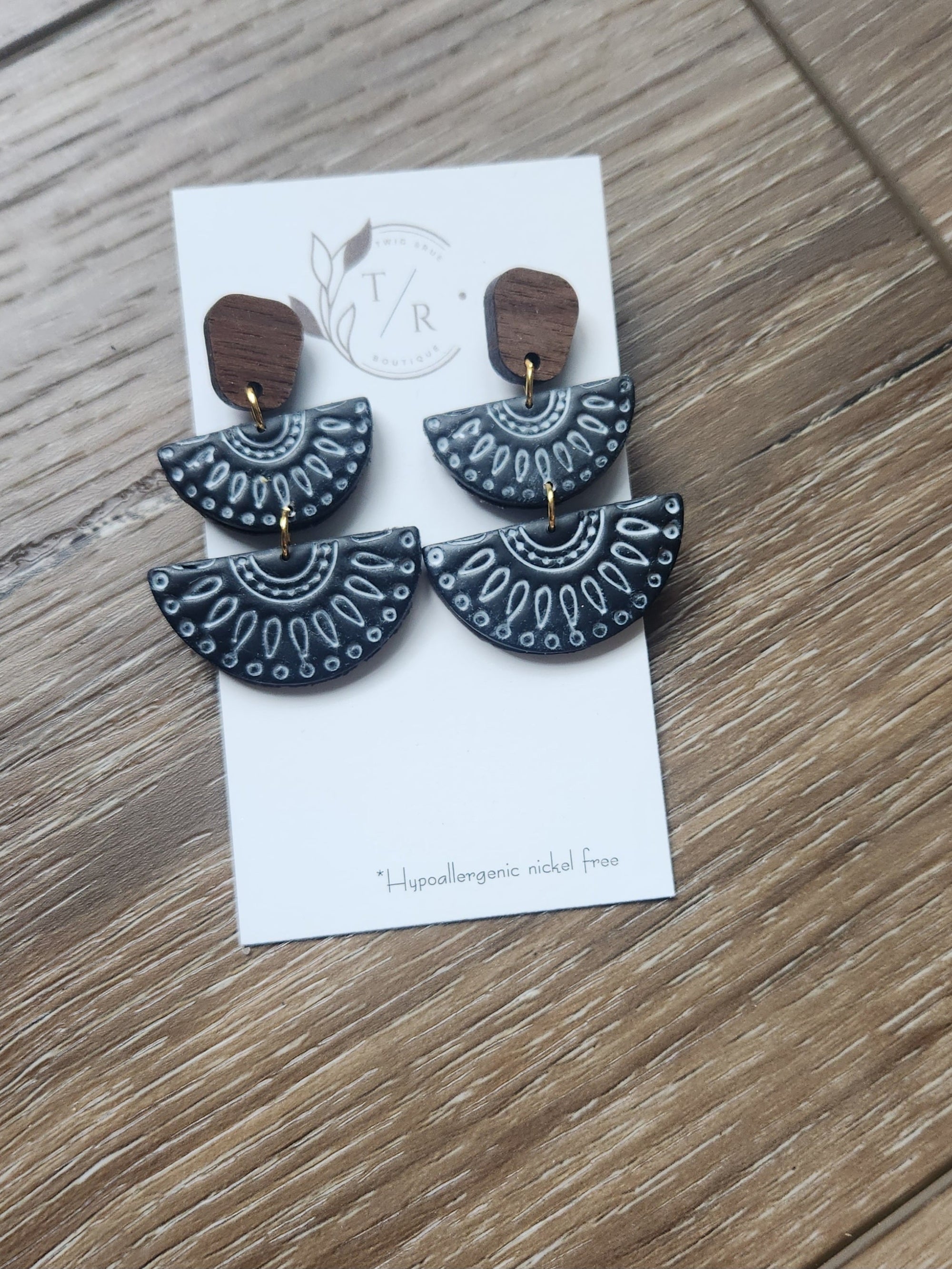 Florence| Clay detailed with wood