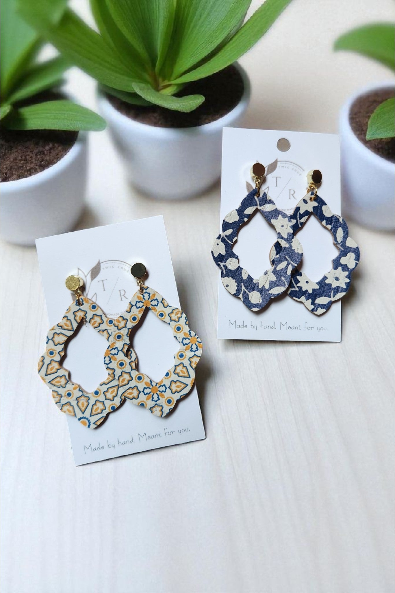 Linnea| Genuine leather scalloped drop with 18K gold stud