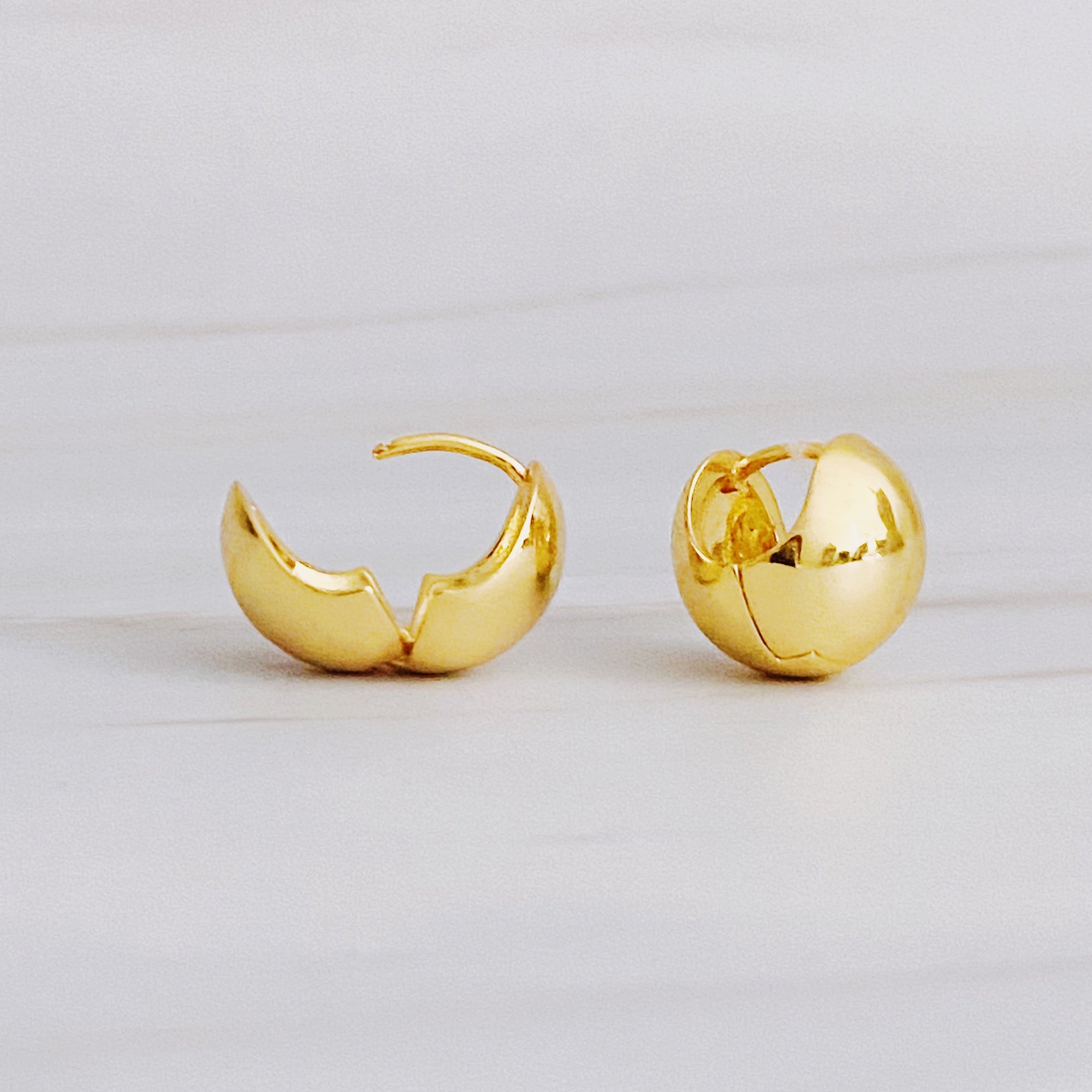 Seamlessly Round Stud Hoop Earrings-0