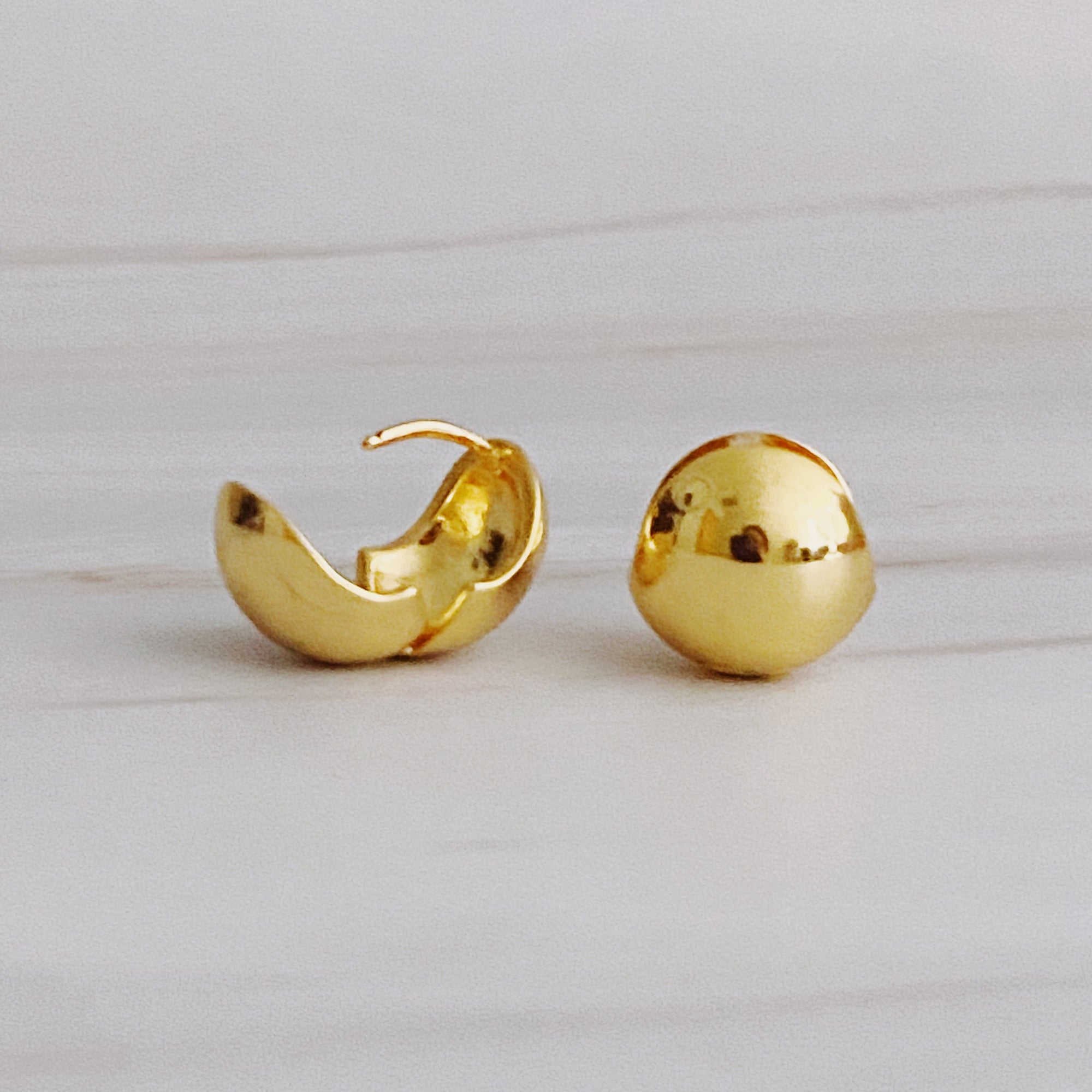 Seamlessly Round Stud Hoop Earrings-2