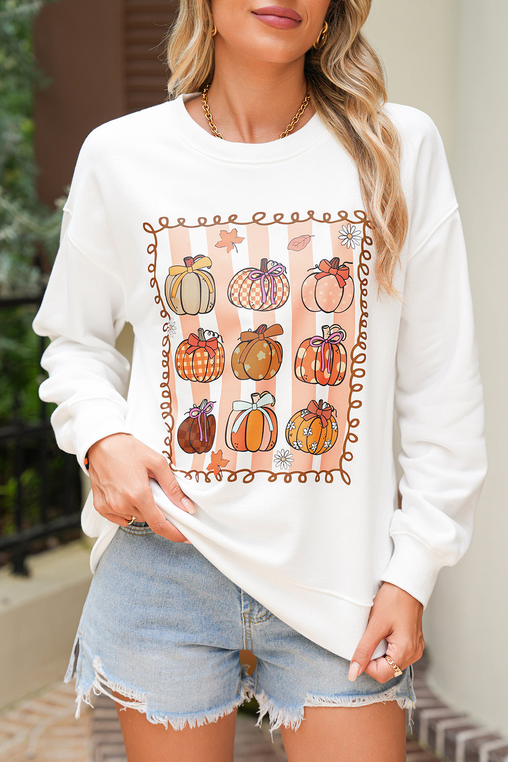 White Fall Bow Pumpkin Round Neck Graphic Sweatshirt