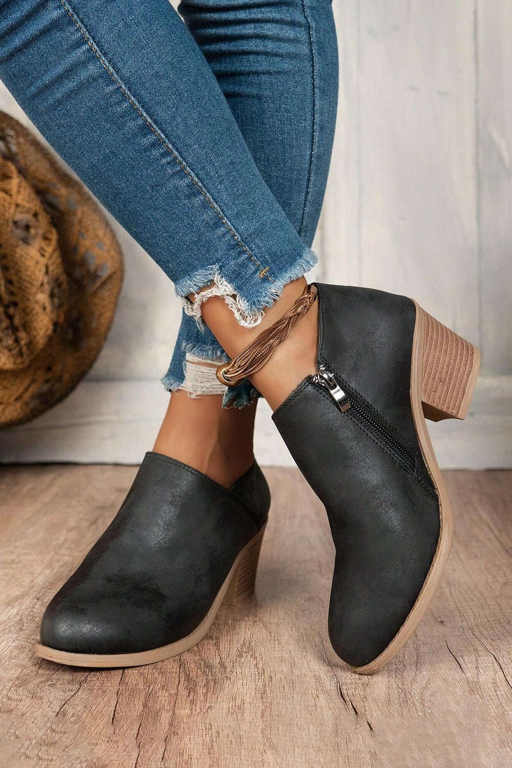 Tulip Opening Suede Ankle Boots-6