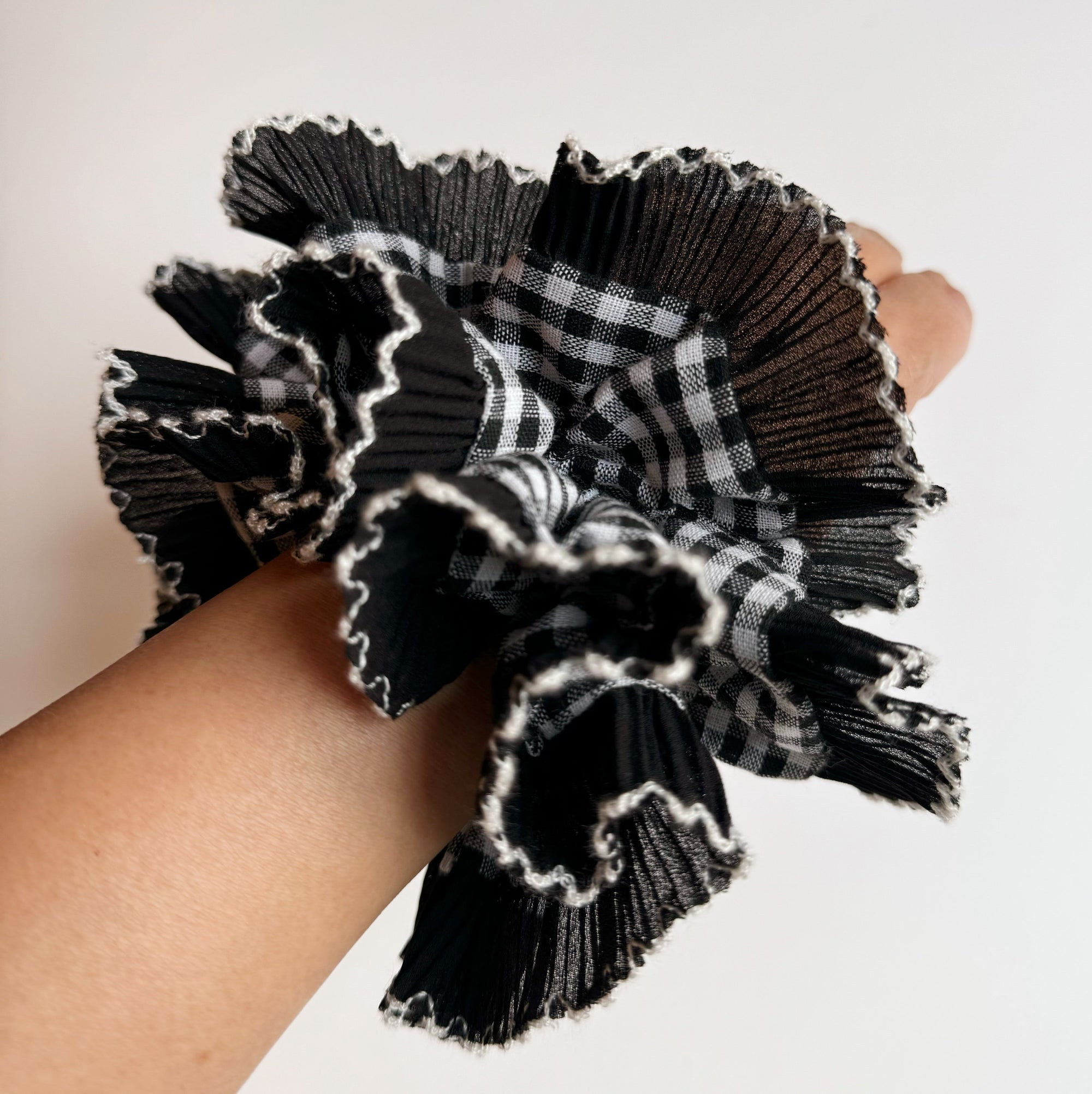 Pleats Frilled Gingham Hair Scrunch-1