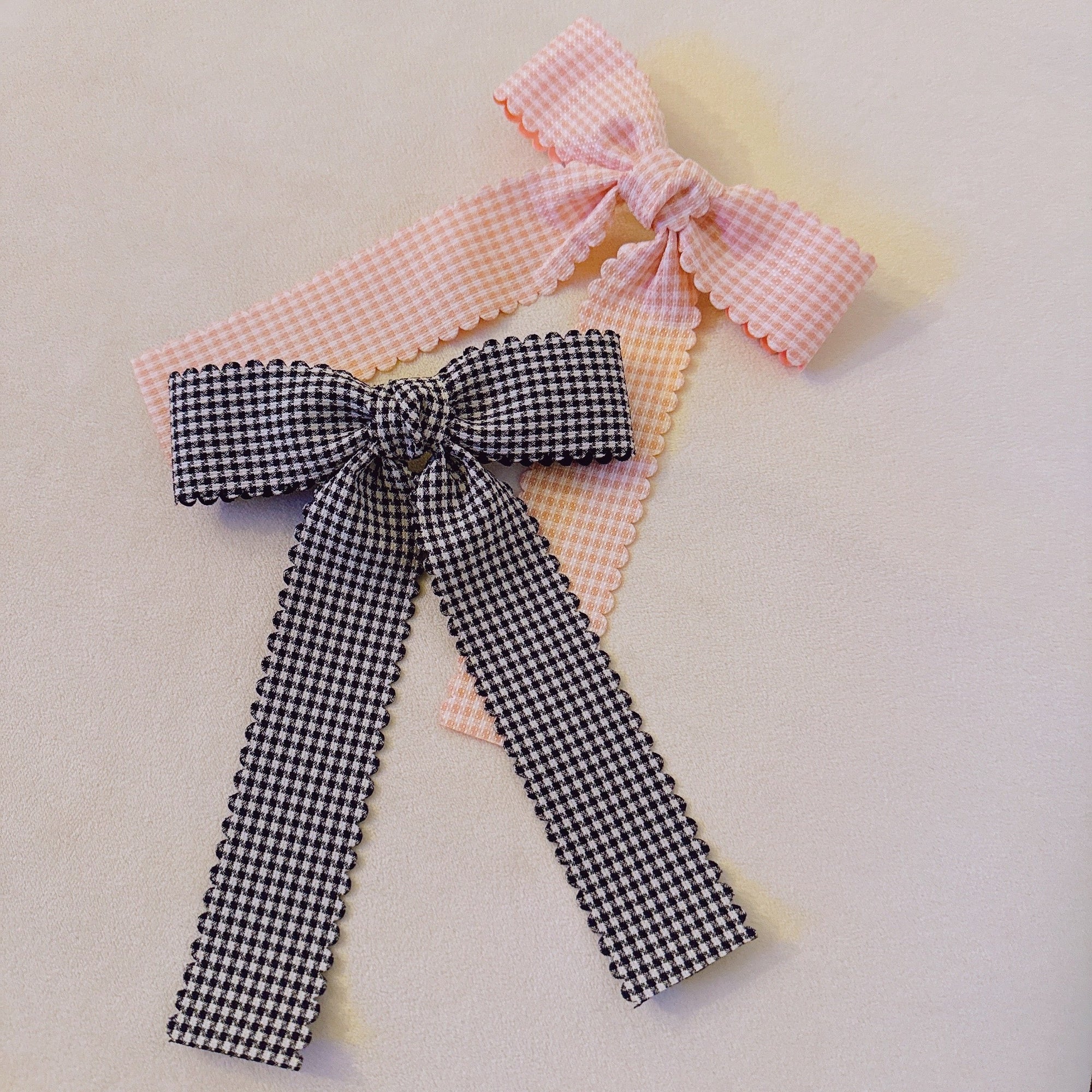 Precious Scallop Edged Bow Hair Clip Set Of 2-0