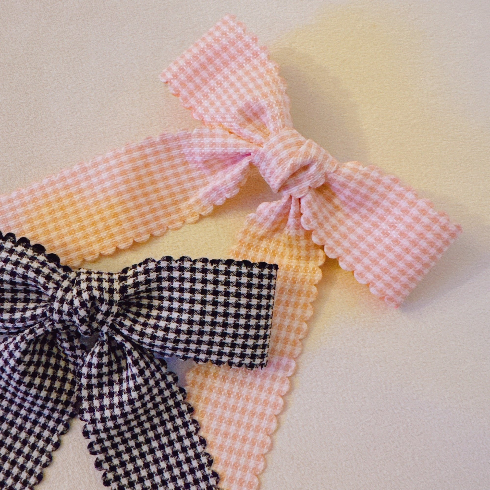 Precious Scallop Edged Bow Hair Clip Set Of 2-1