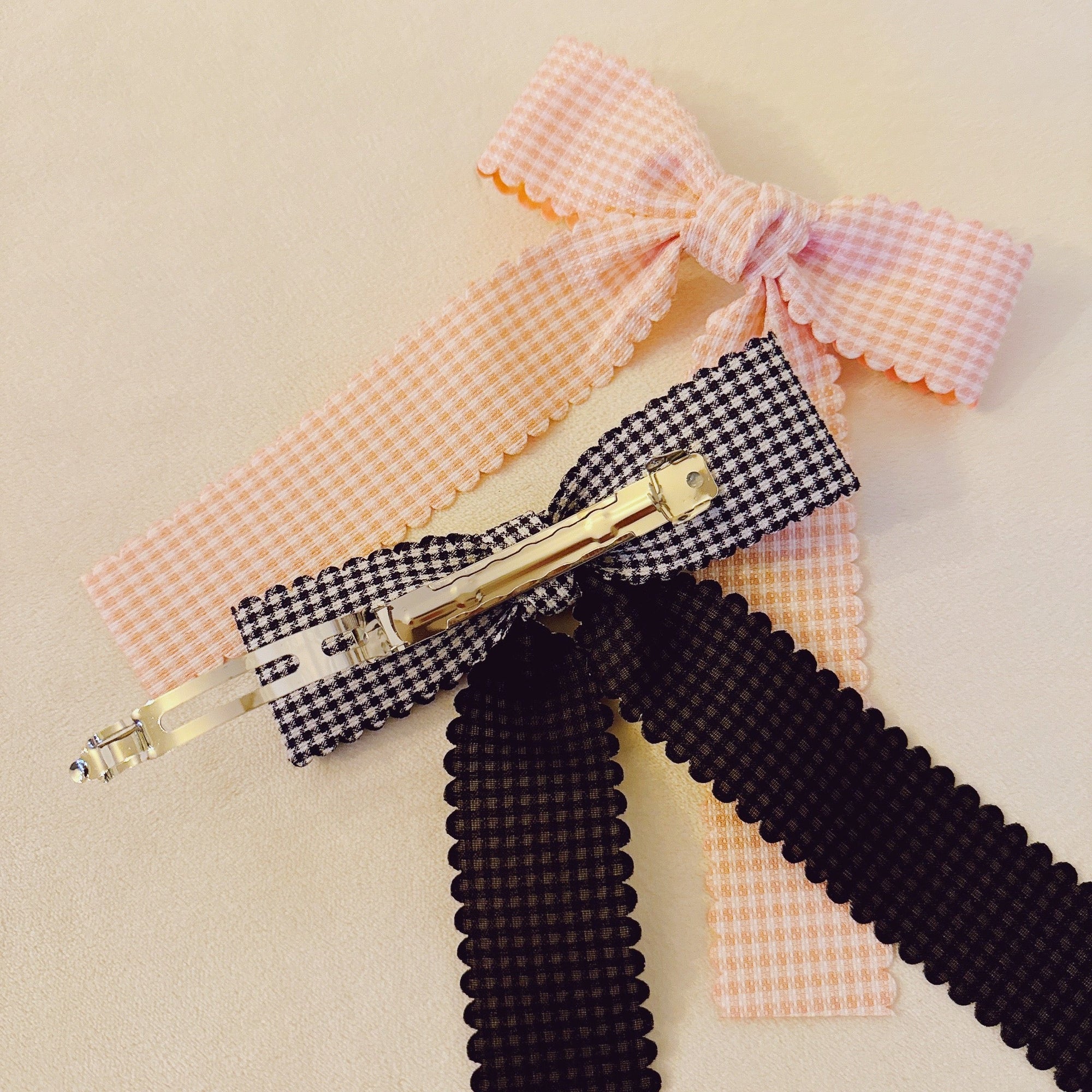 Precious Scallop Edged Bow Hair Clip Set Of 2-3