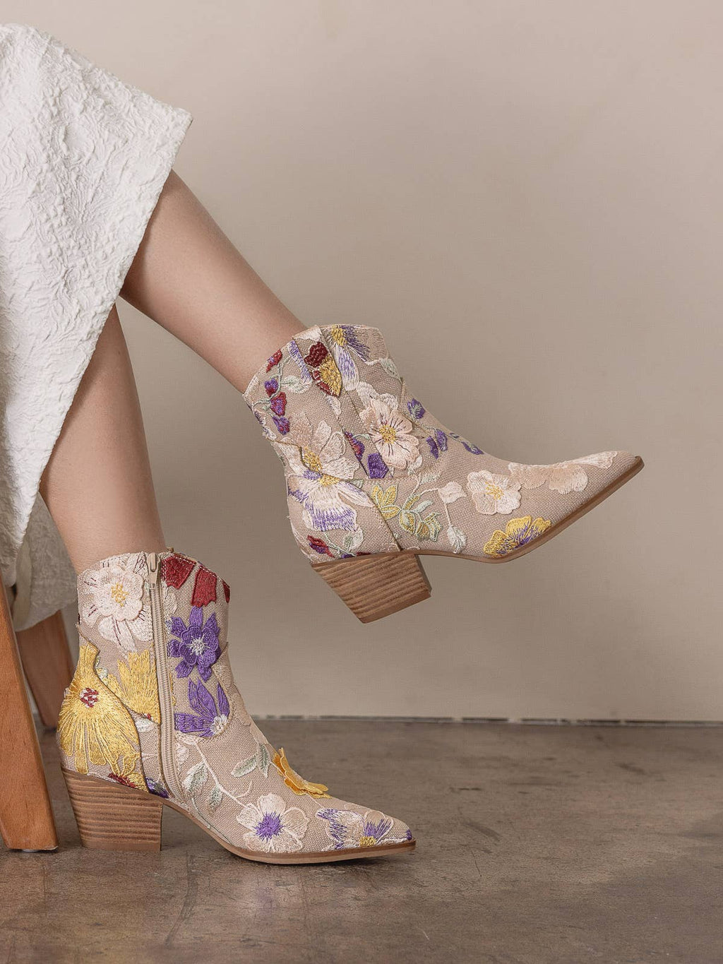 The Jolene|Taupe Floral Applique Western Boot