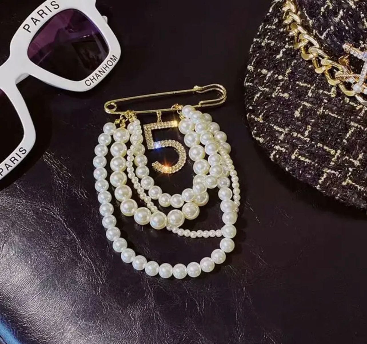 Lux Brooch-Pearls5-1