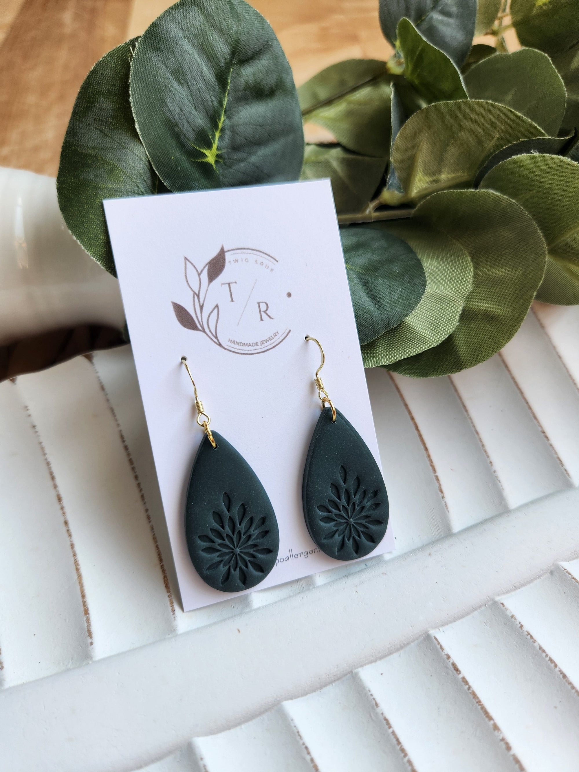 Prim| Clay Embossed Teardrop