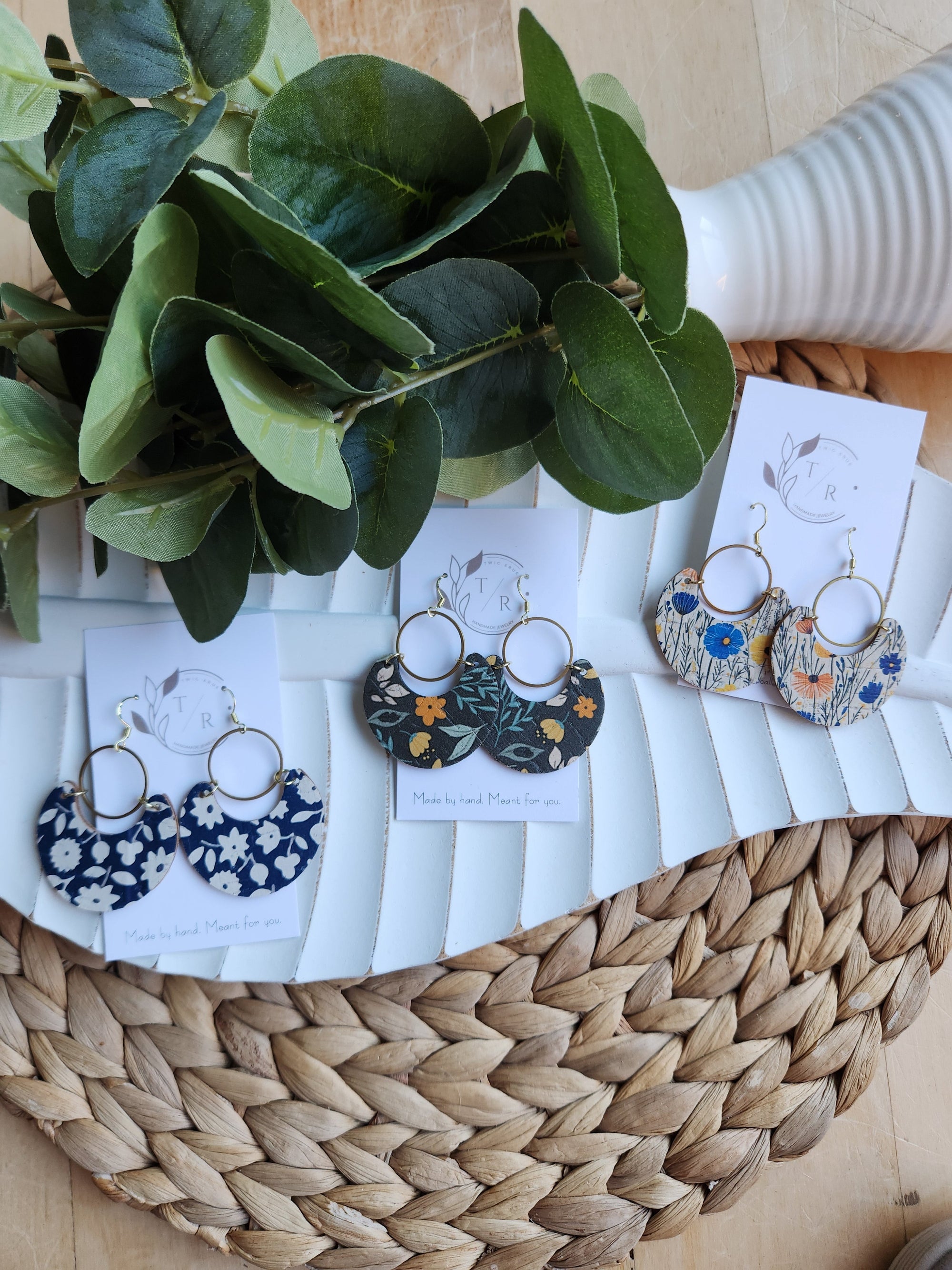 Laurel| Genuine leather arch with circle