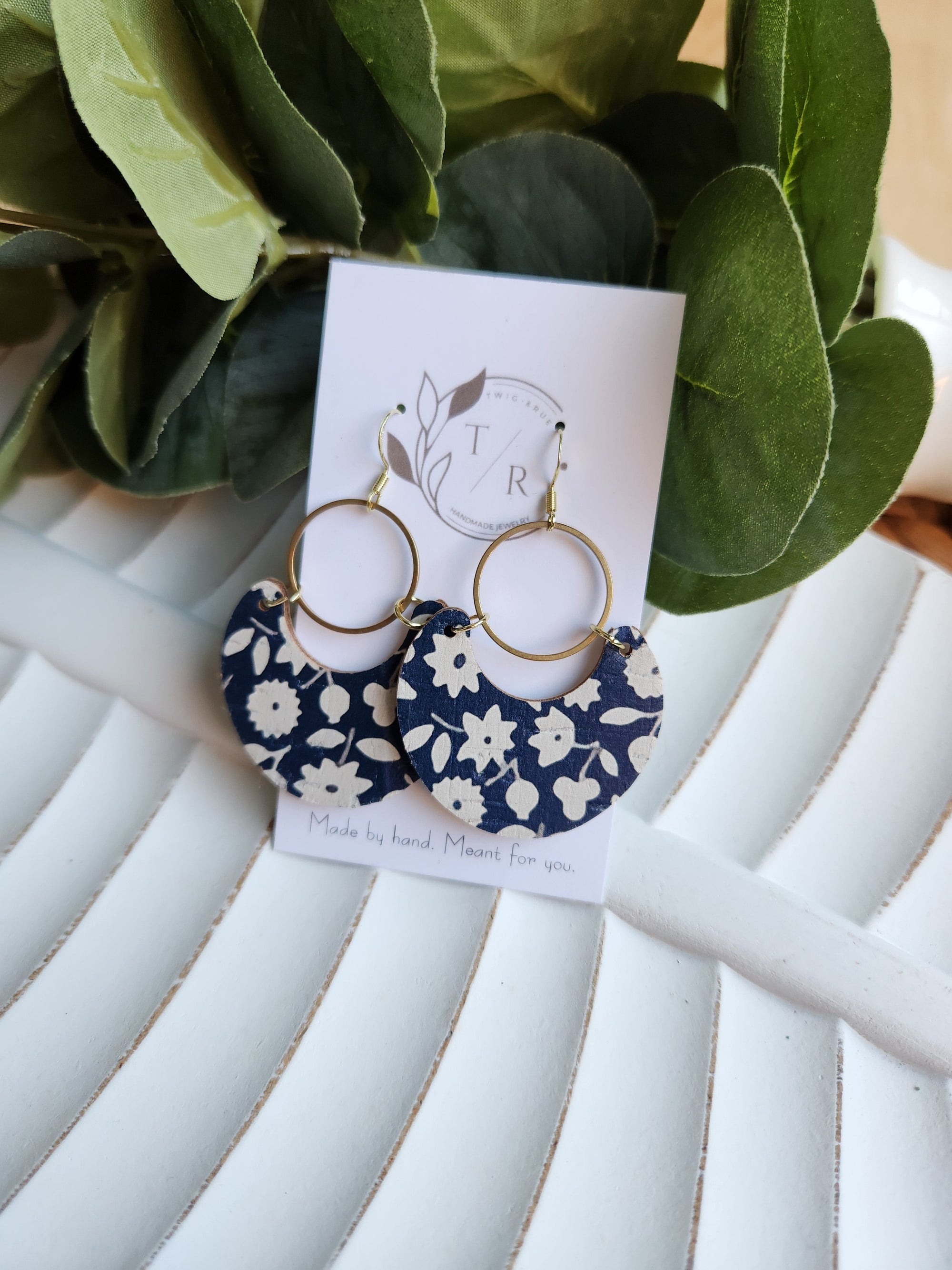 Laurel| Genuine leather arch with circle