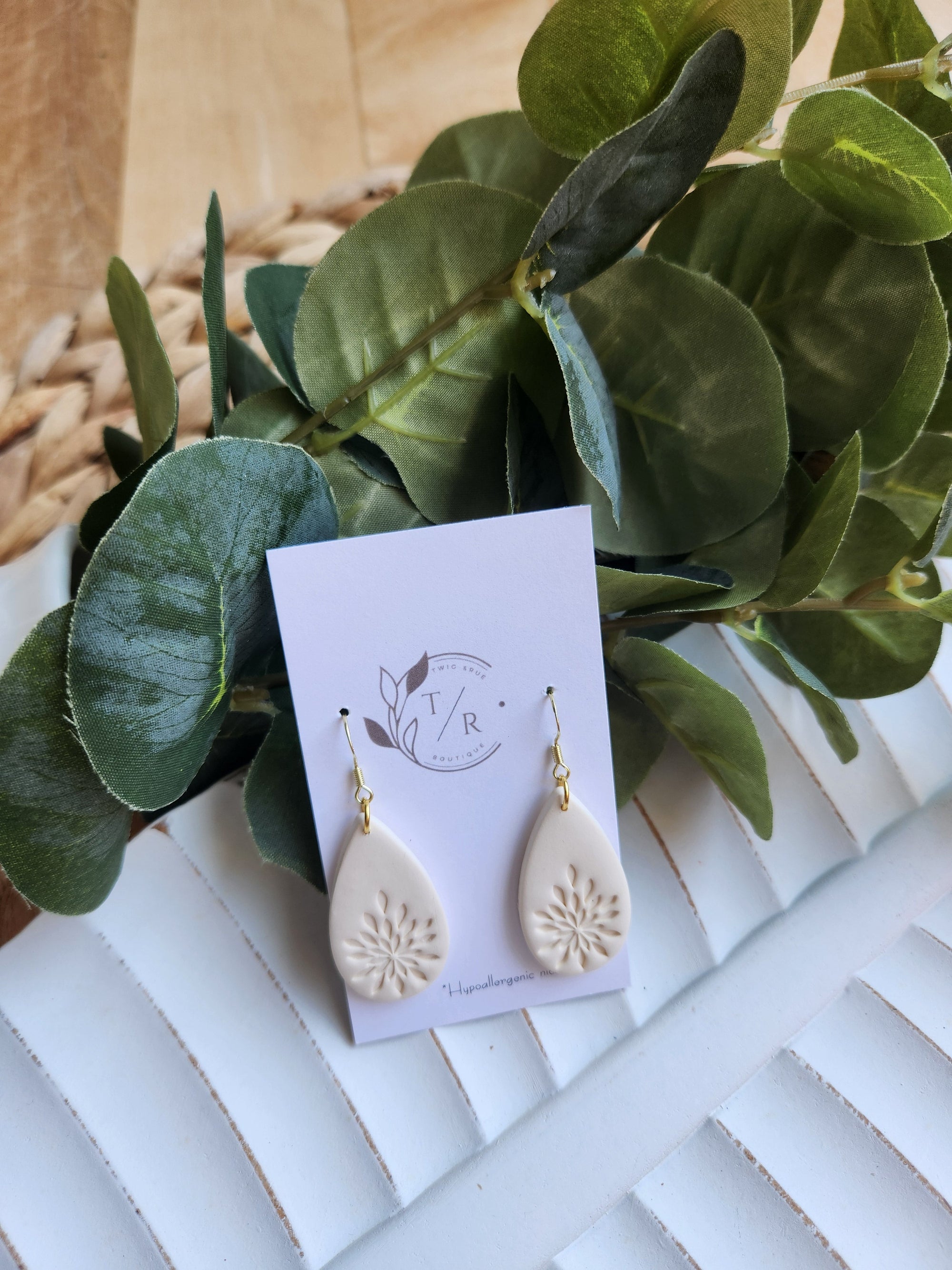 Prim| Clay Embossed Teardrop
