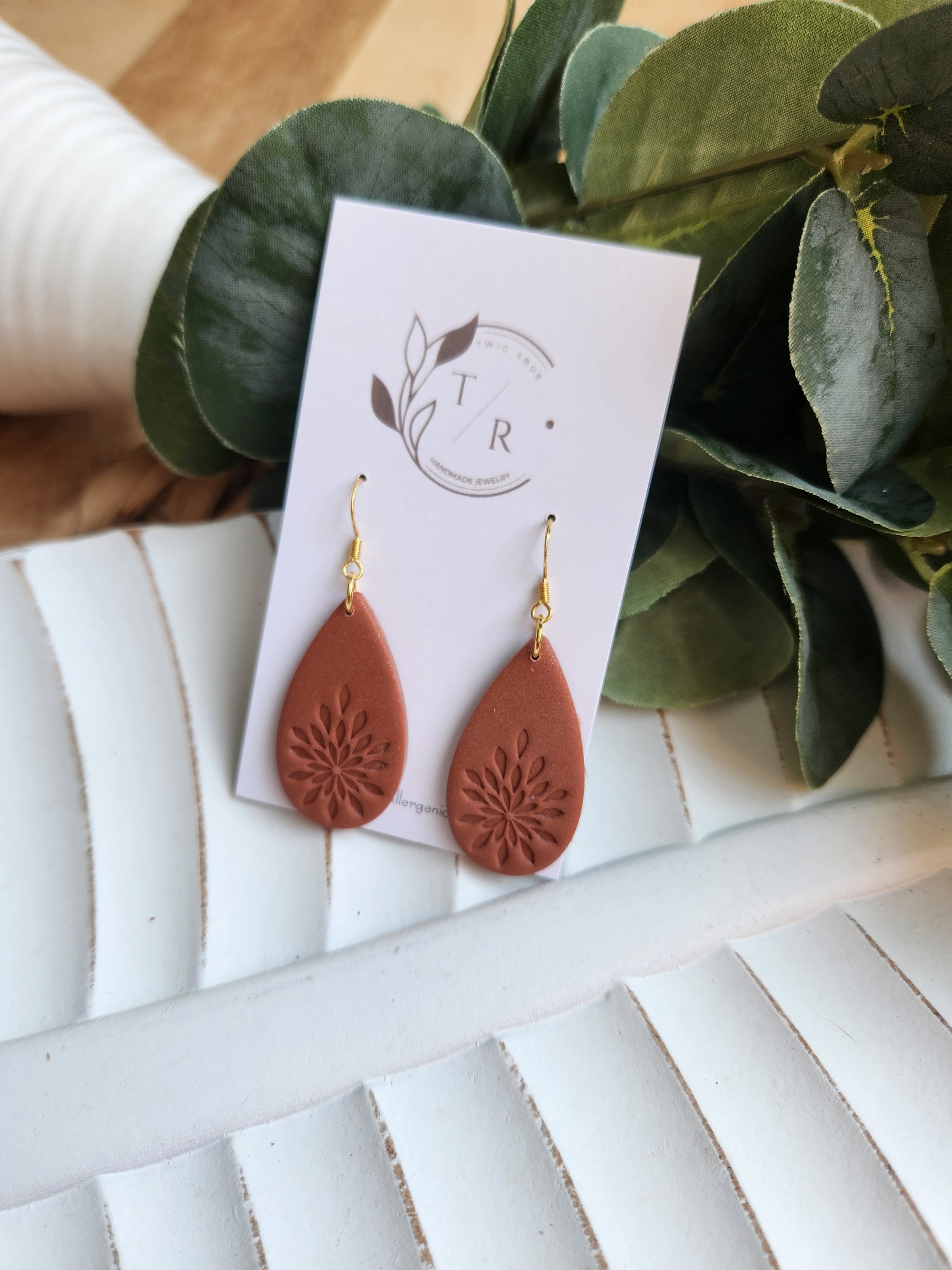 Prim| Clay Embossed Teardrop