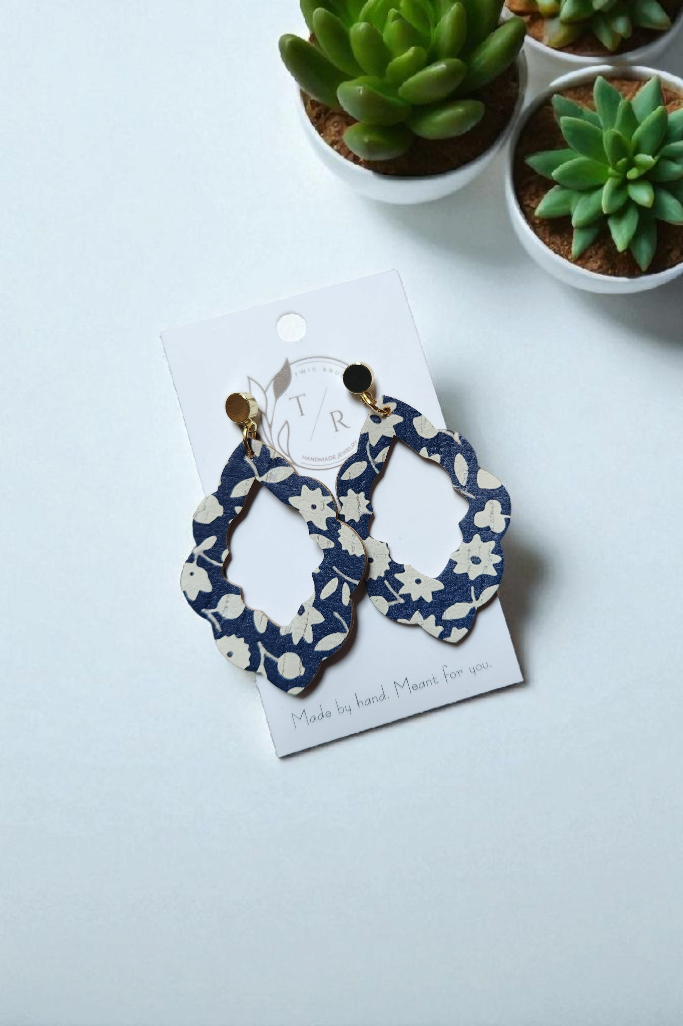 Linnea| Genuine leather scalloped drop with 18K gold stud