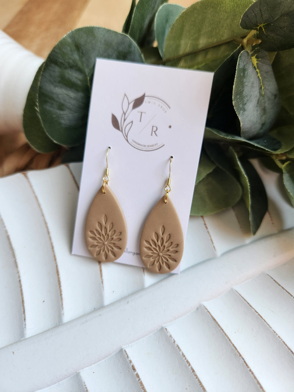 Prim| Clay Embossed Teardrop