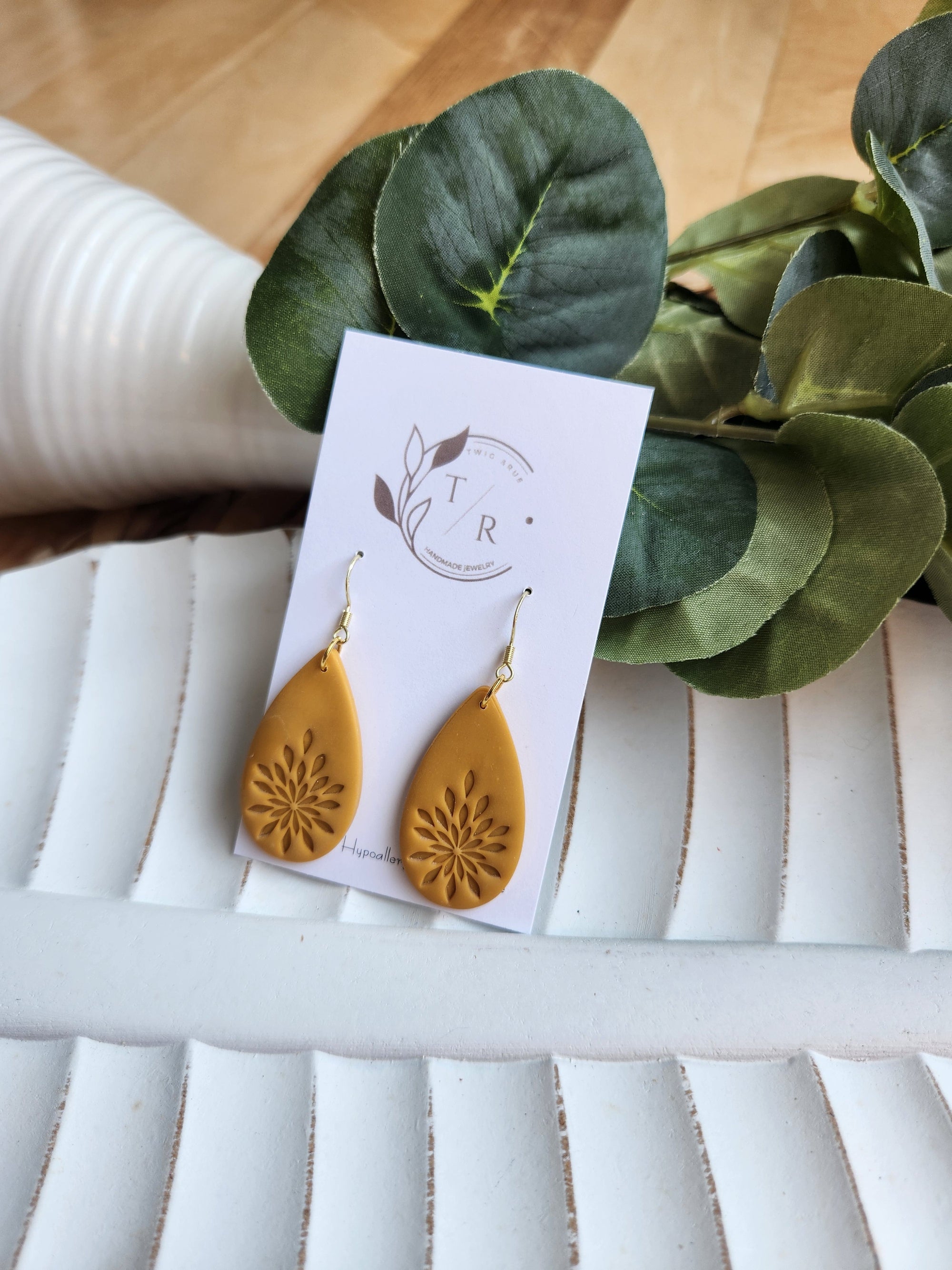 Prim| Clay Embossed Teardrop