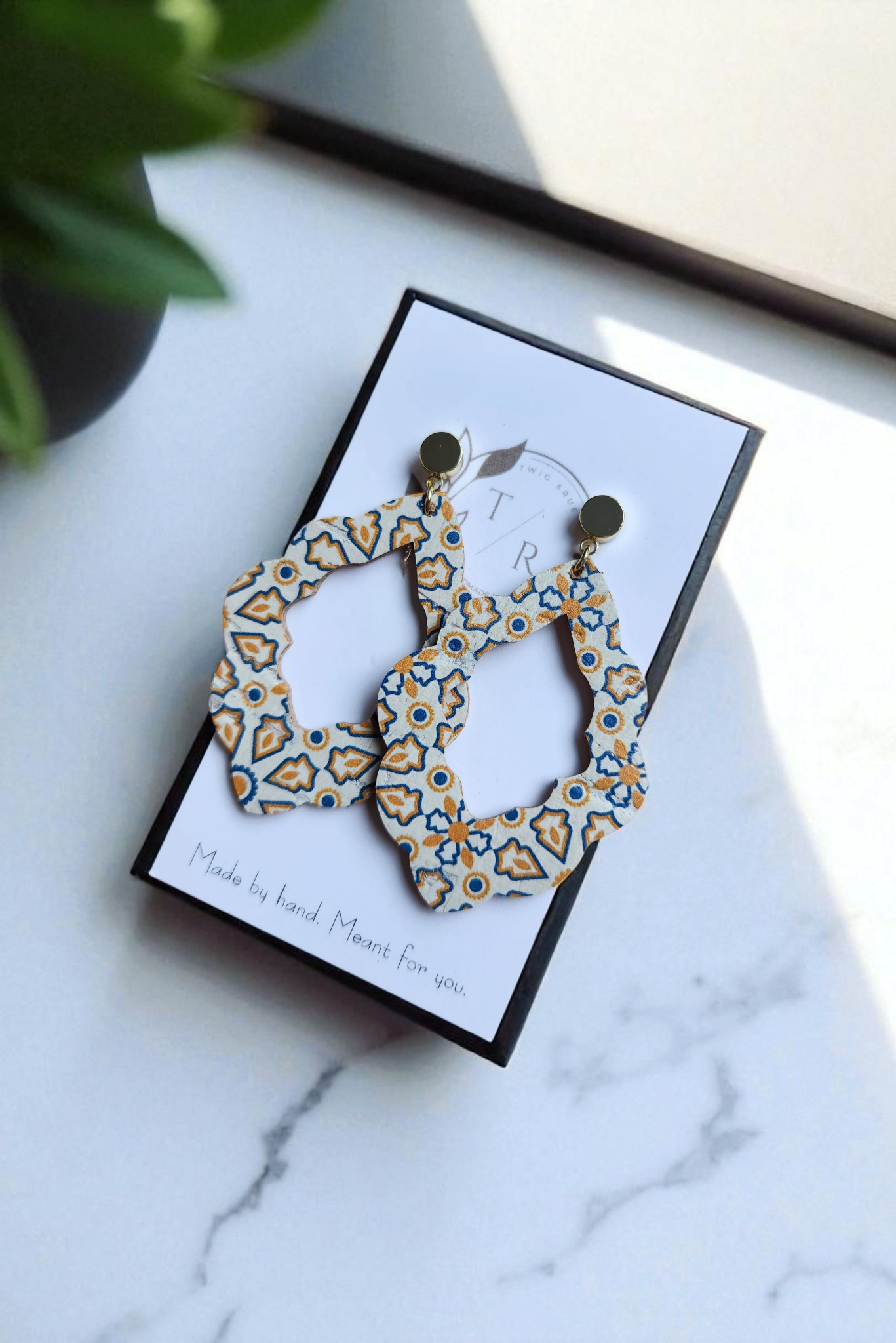 Linnea| Genuine leather scalloped drop with 18K gold stud