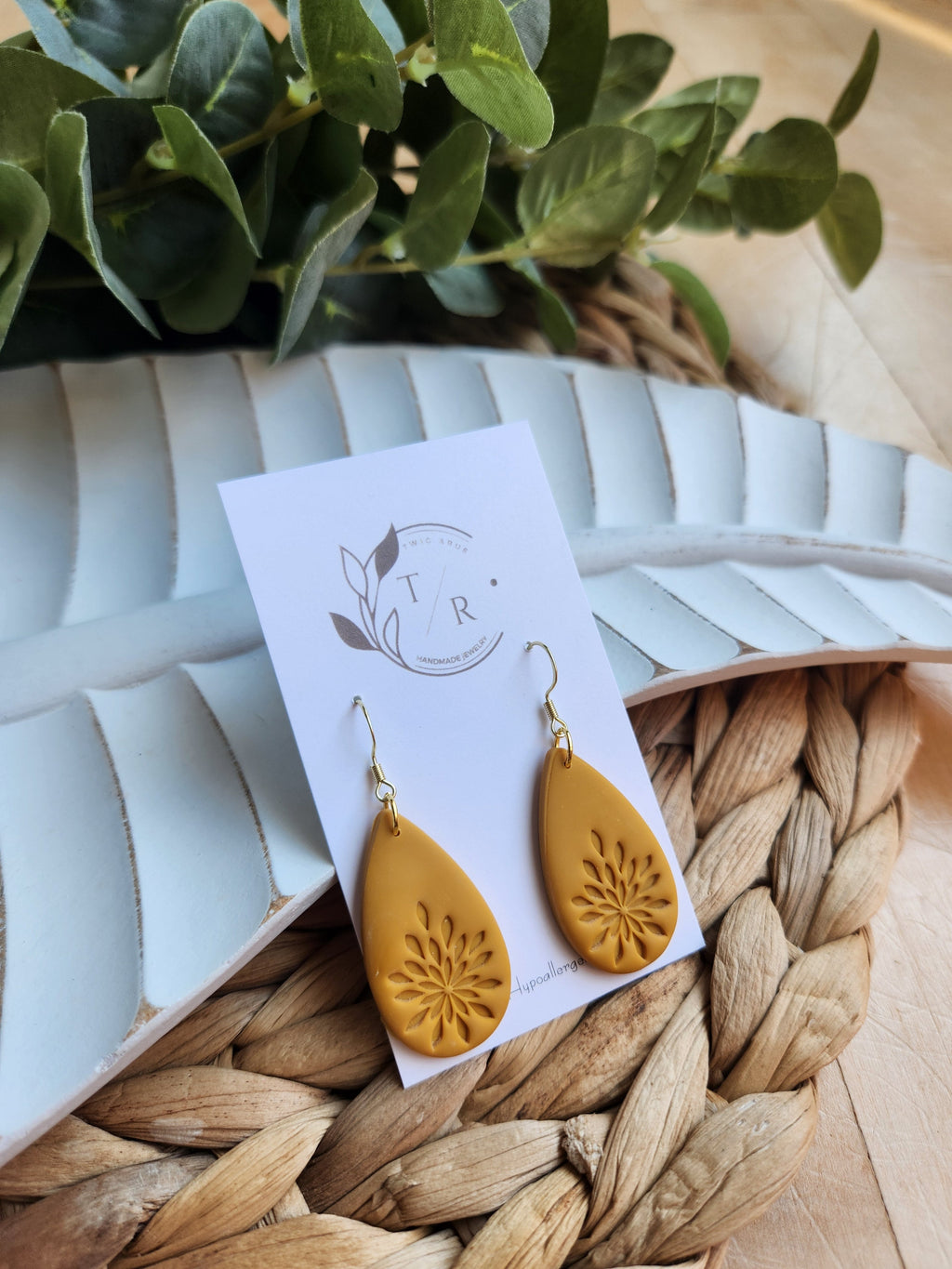 Prim| Clay Embossed Teardrop