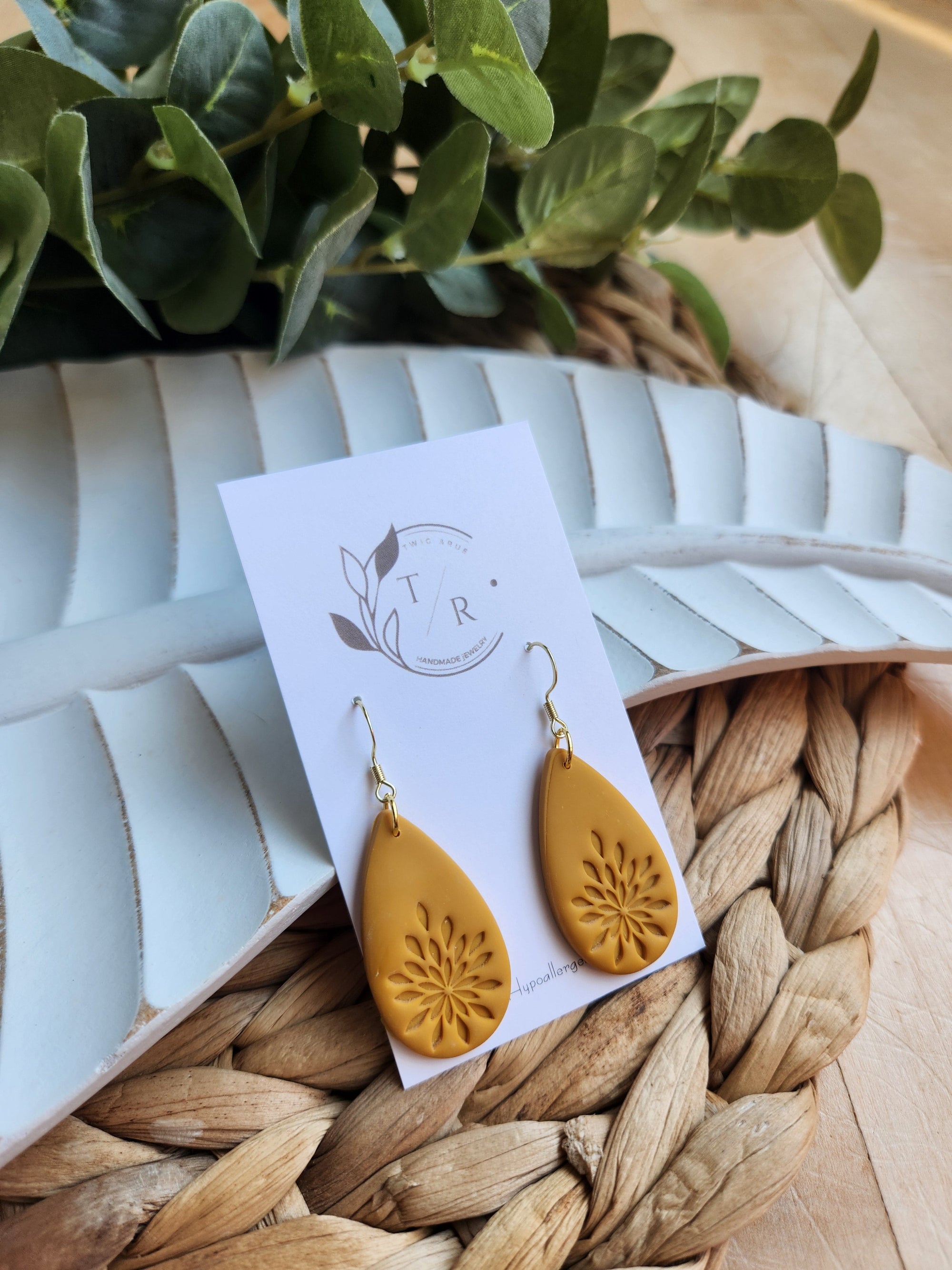 Prim| Clay Embossed Teardrop