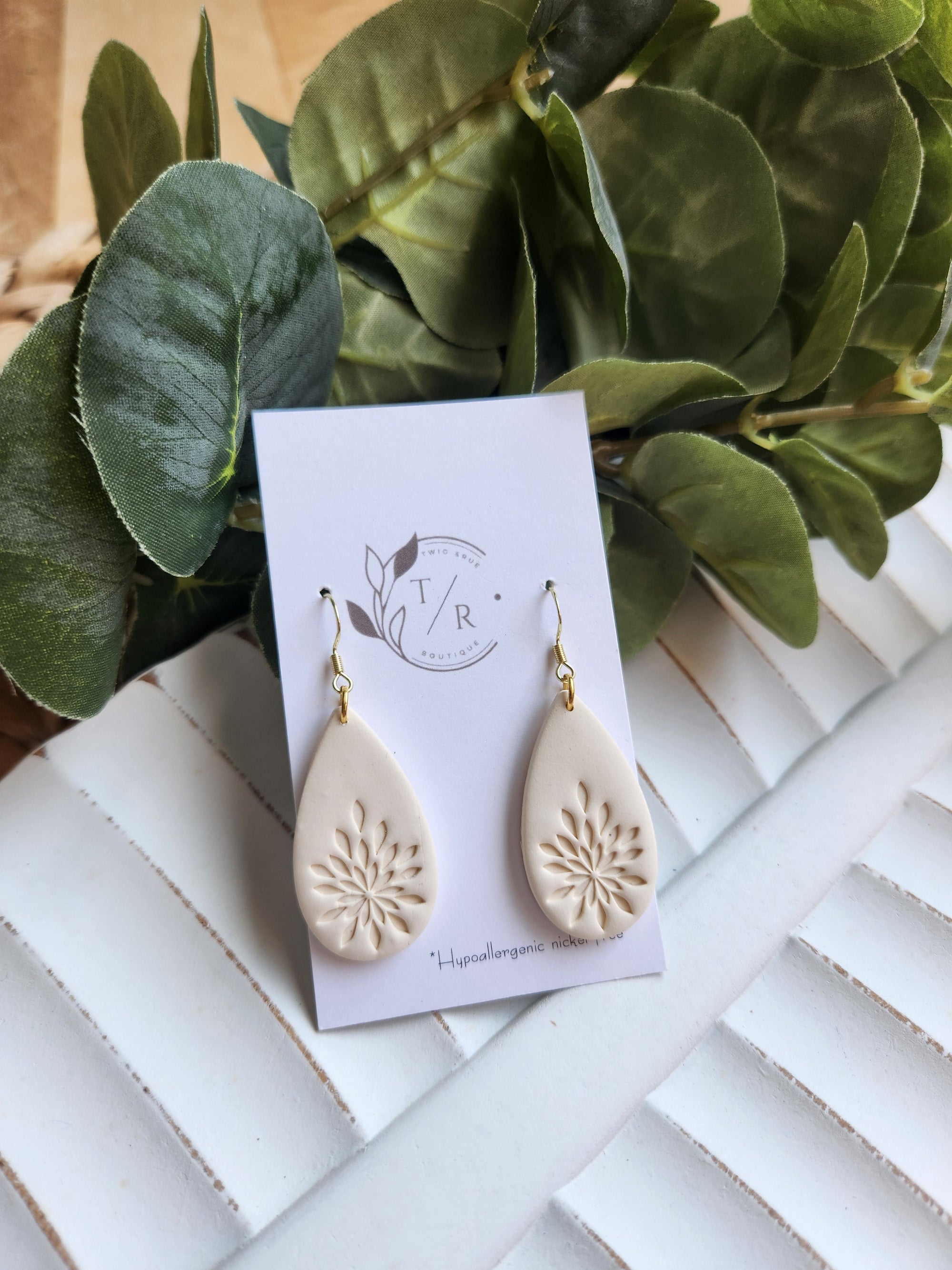 Prim| Clay Embossed Teardrop