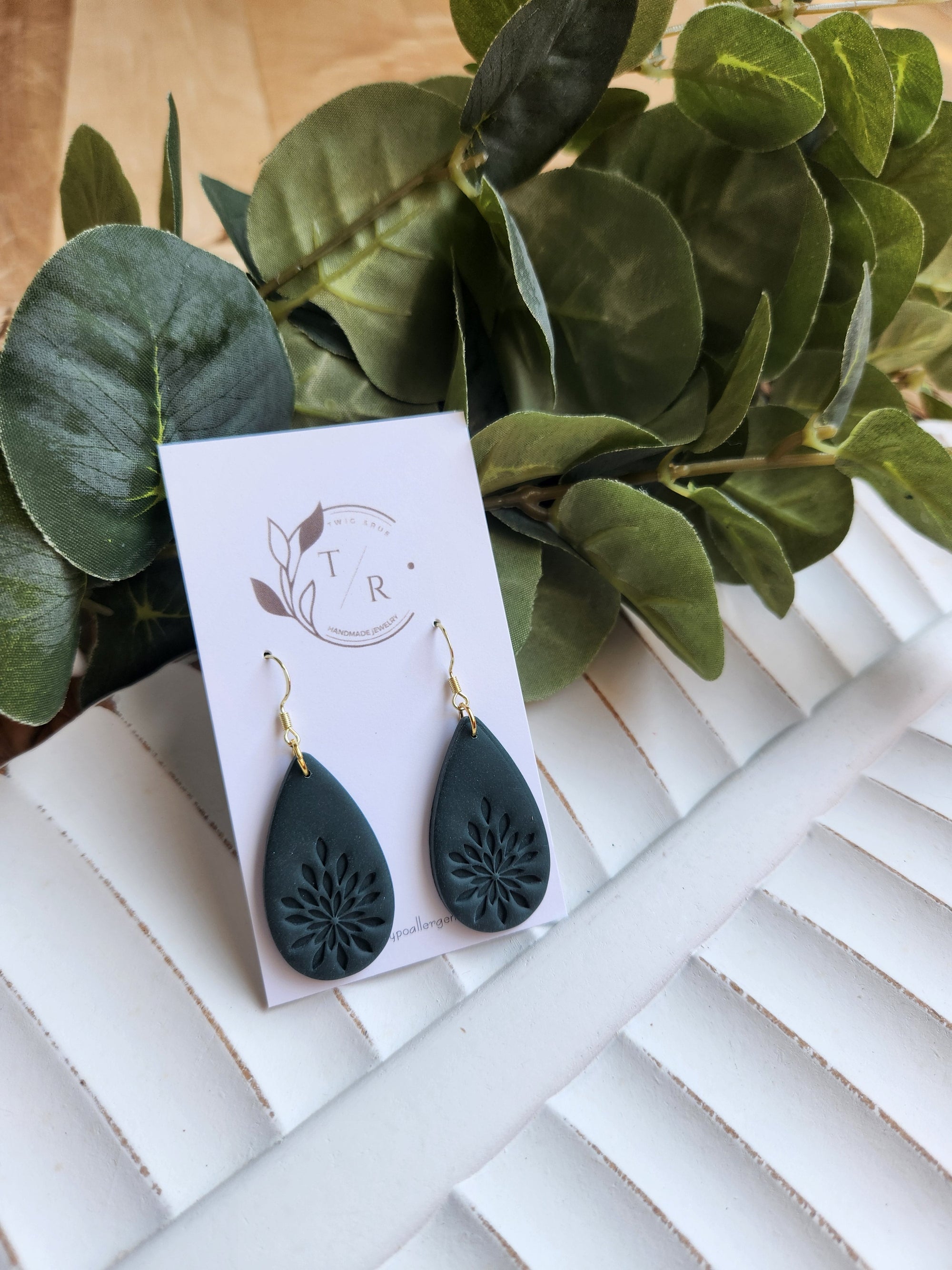 Prim| Clay Embossed Teardrop