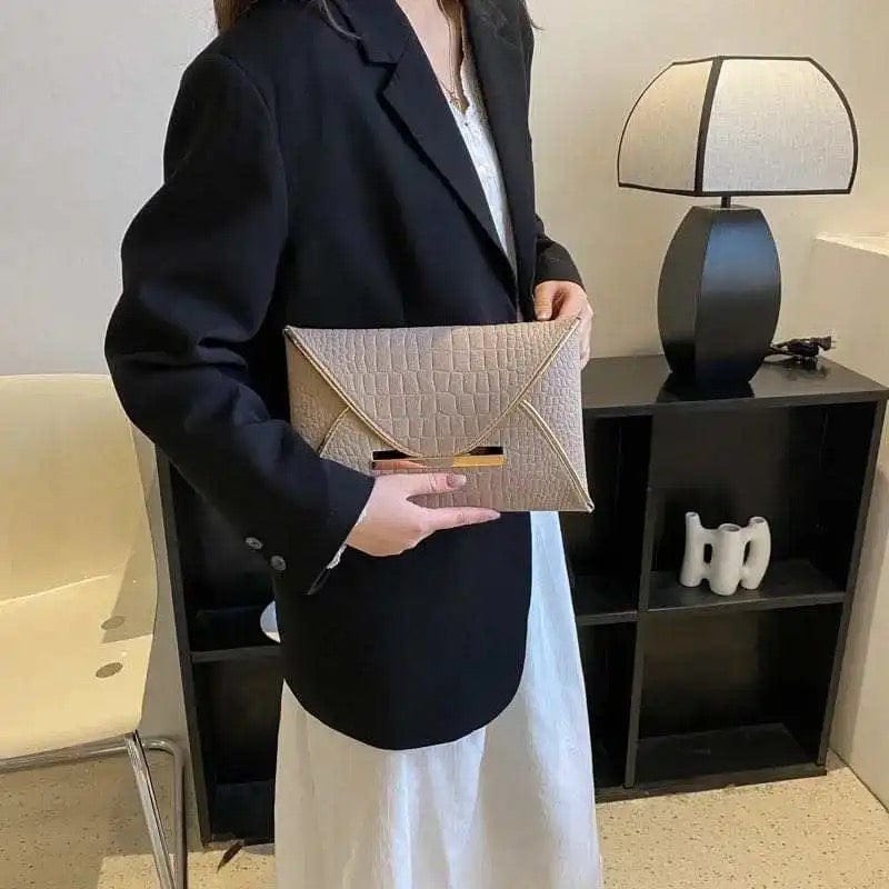 Statement piece clutch-4